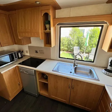 La Carabasse Mobil-home Tres Bien Equipe Campsite Vias