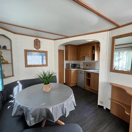 La Carabasse Mobil-home Tres Bien Equipe Campsite